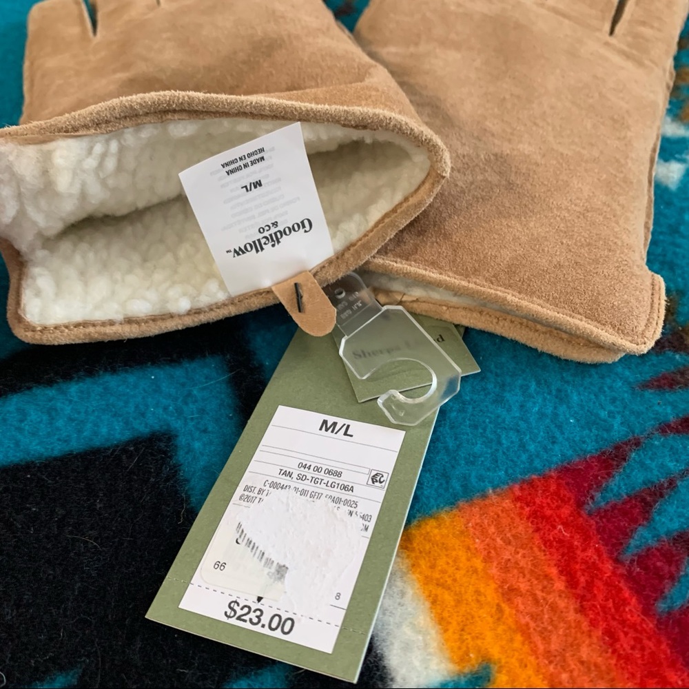 NWT!! Sherpa Lined Gloves❄️ - Picture 4 of 5